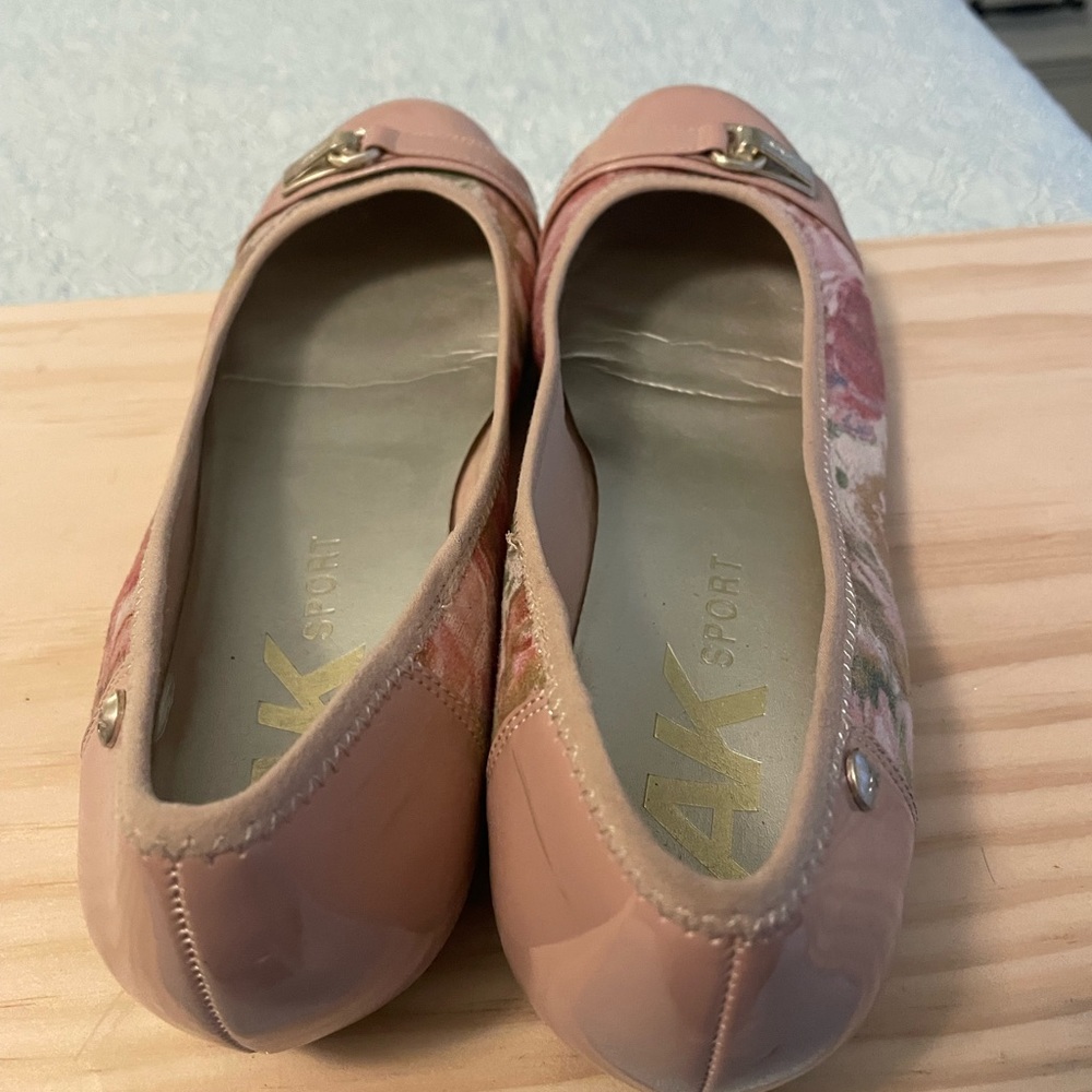 Super cute pink, Anne Klein flats - Picture 5 of 5